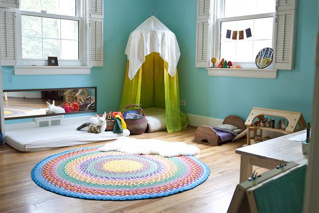 kids-reading-nook-in-a-canopy-in-the-corner-Sew-Liberated