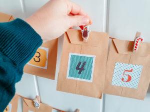 Calendario de Adviento DIY sobres colgados - Homemade Advent Calendar - Imrimible gratis pdf - Navidad - Christmas
