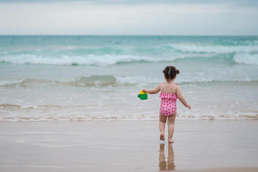 Beneficios que jugar con arena y agua aporta a los niños